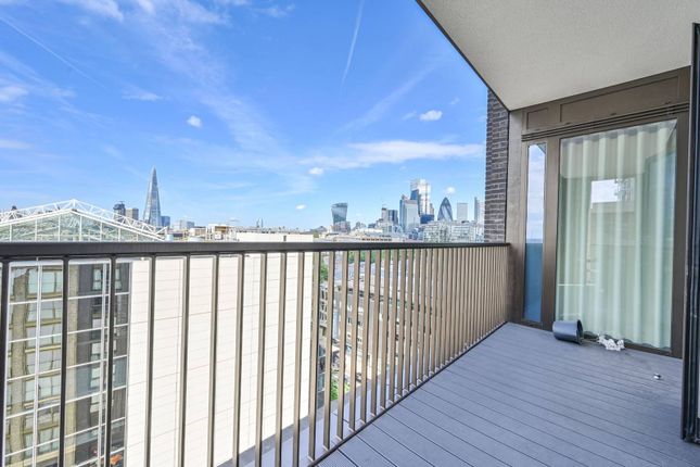Flat for sale in Vaughan Way, Wapping, London