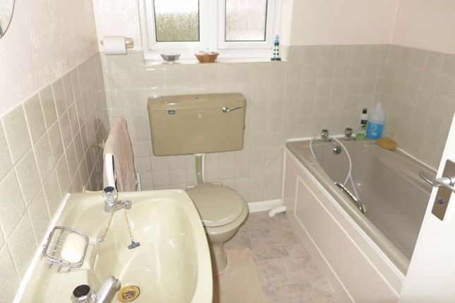 Flat for sale in Juniper Court, College Hill Road, Harrow Weald, Middlesex