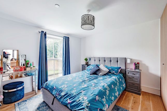 Flat for sale in Hooley Lane, Redhill
