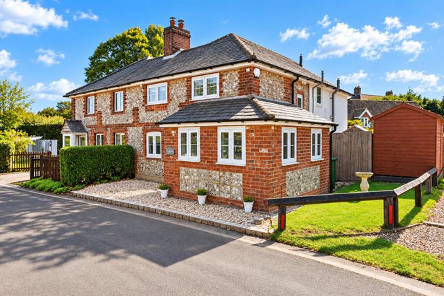 3-bed house on Lynton, Up Street, Basingstoke, £595,000