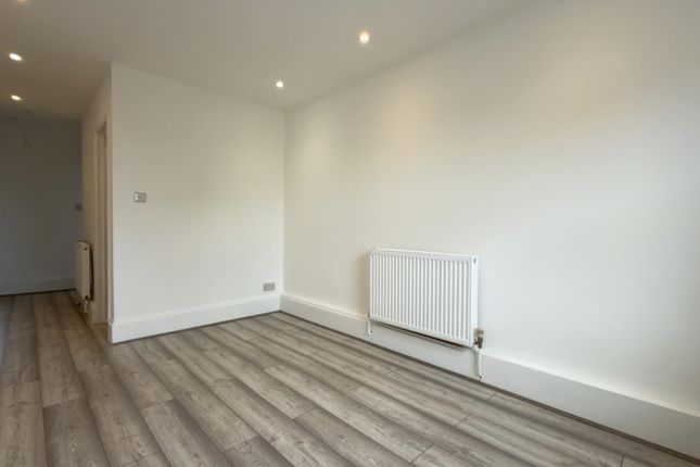 Flat 1, 15A Frances Street, Woolwich photo 3