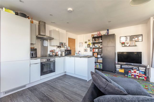 Flat for sale in Chertsey, Surrey