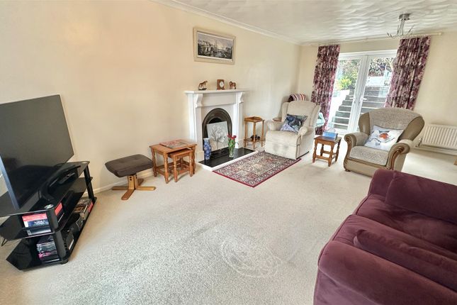 143, Edgcumbe Green, St. Austell photo 3