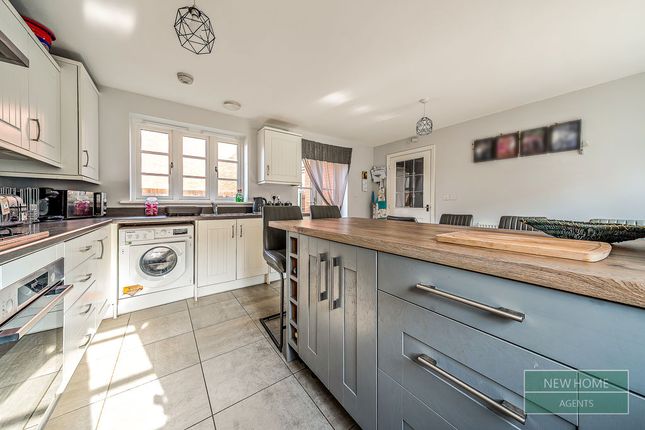 63, Poppyfields Way, Brackley photo 3