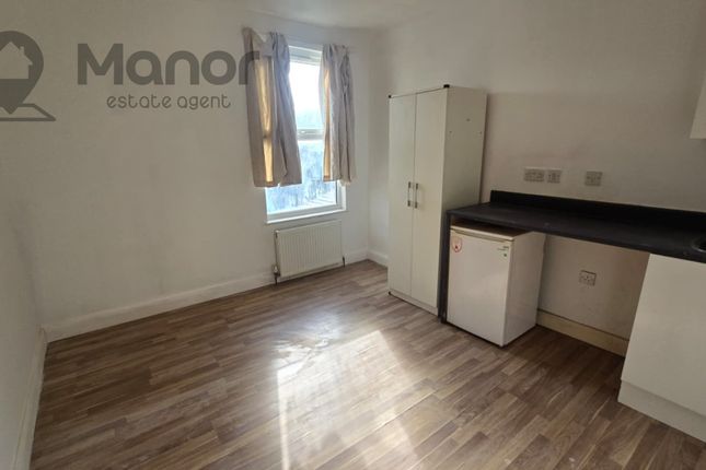 166 Brentwood Road, Romford photo 2