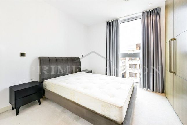 Flat for sale in Wellington House, Buckingham Gate, London