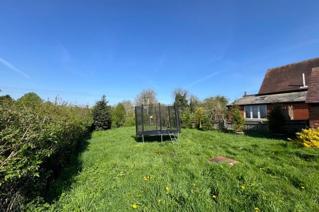 Pickles Close, Upper Pollicott, Aylesbury photo 3