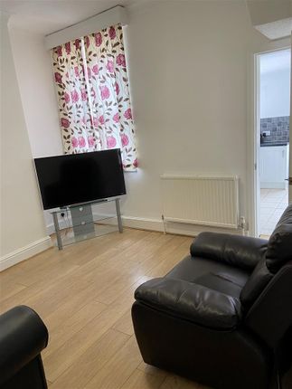 Living Room 1.Jpg