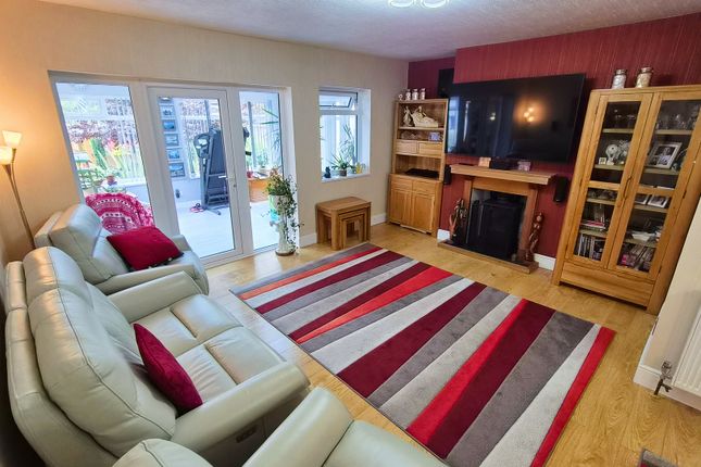 13, Ambergate Drive, Leicester photo 3