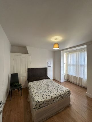 Lower Flat 67, Rainham Road, Gillingham photo 5