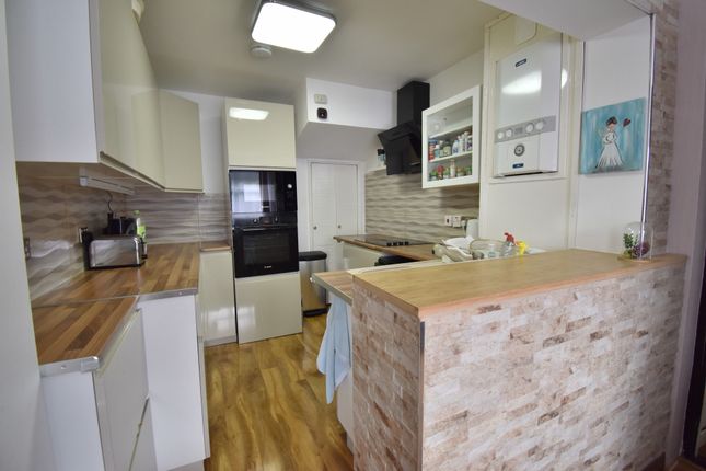 5, Manstead Gardens, Rainham photo 4