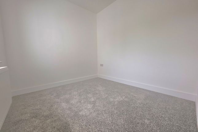 80a North Road, West Drayton photo 5