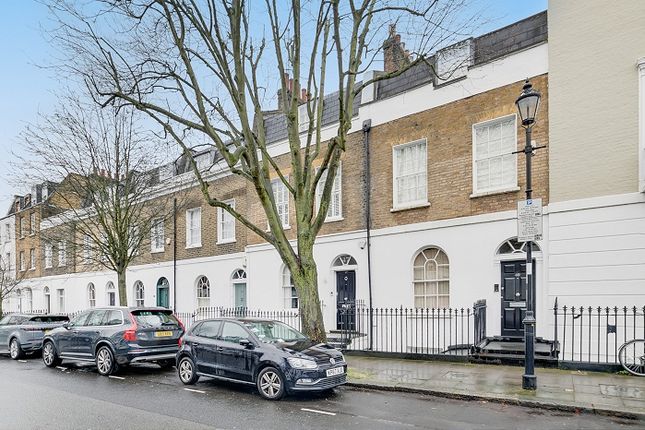 Thumbnail Terraced house for sale in College Cross, London