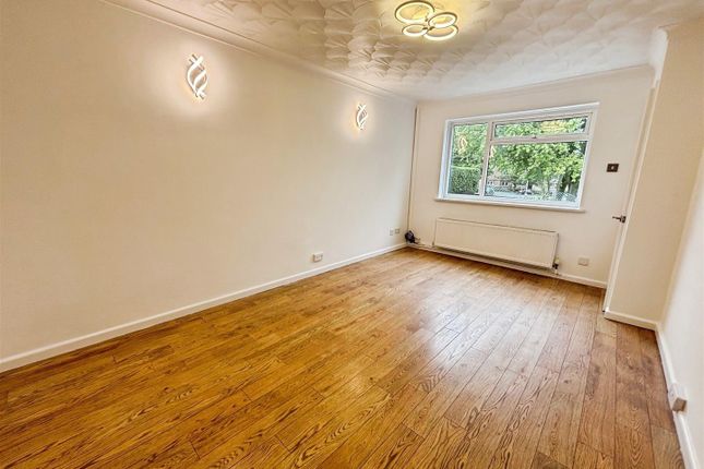 2, Hunters Park Avenue, Bradford photo 2