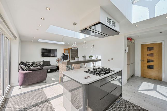 27, Sandfield Meadow, Lichfield photo 3