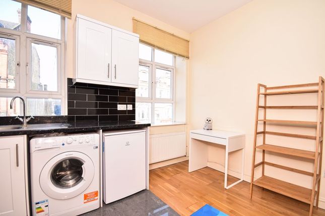 Flat 2,, 63 Balham High Road, London photo 2