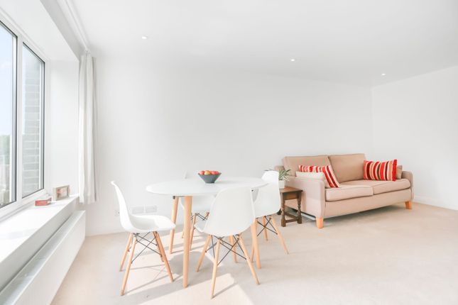 9 Shanklin Court, Hove photo 2