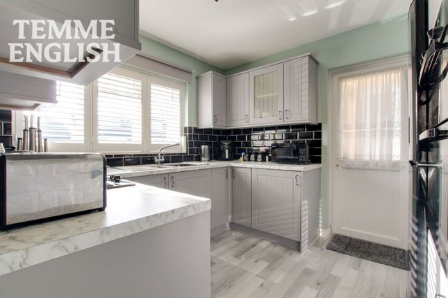 35 Leasway, Wickford photo 3