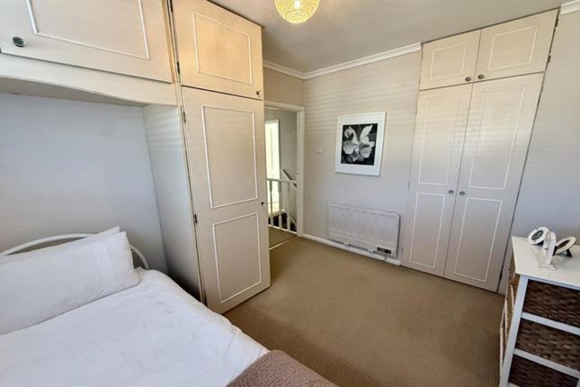 4 Laura Drive, Hextable, SWANLEY photo 5