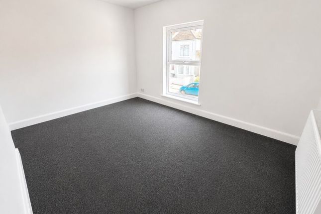 27, Avenue Road, Gosport photo 5