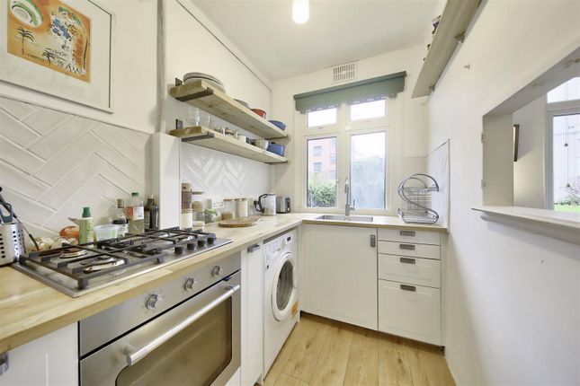 Flat for sale in Brixton Hill, London