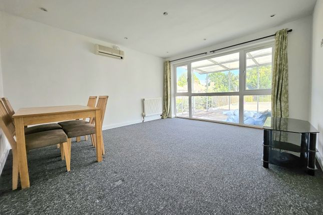 32a Sundon Park Parade, Luton photo 3