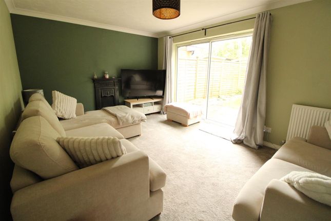Property for sale in Dale Close, Daventry