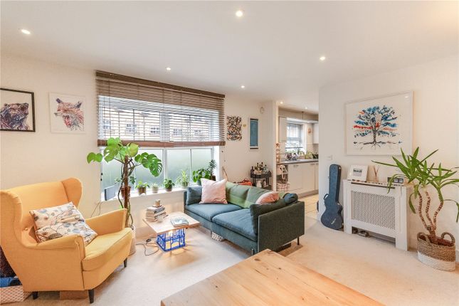 Flat for sale in Hayes Grove, East Dulwich, London