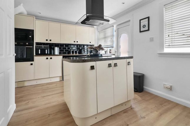 16, Porters Lane, Chapelhall photo 4