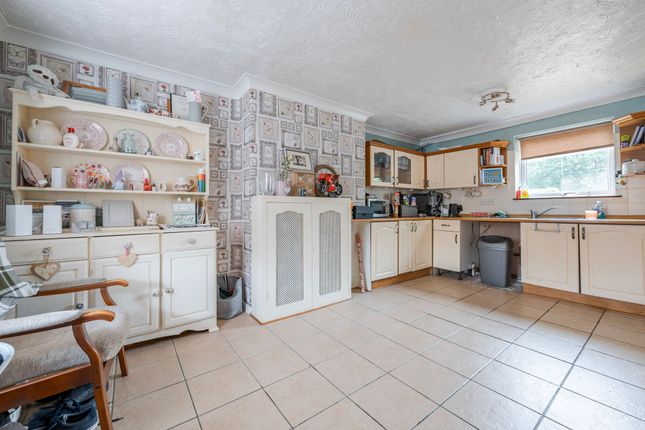 37 Manor Road, Norwich photo 4