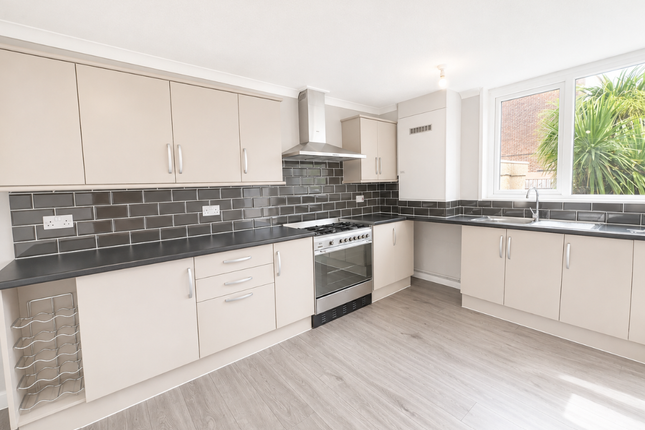 12 Madron Close, Hull photo 2