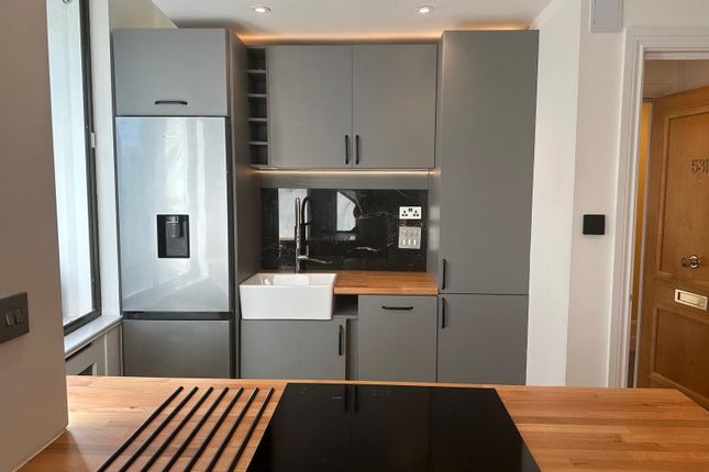 Flat to rent in Whitehouse Apartments, Belvedere Road, London
