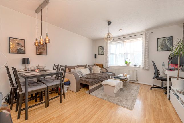 Flat for sale in Shaftesbury Gardens, London