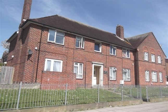 Thumbnail Flat to rent in 30A Allaway Avenue, Paulsgrove, Portsmouth, Hampshire