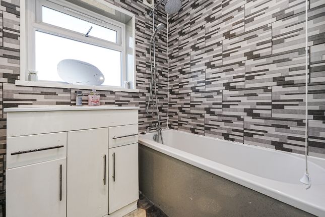 52, Anstridge Road, London photo 4
