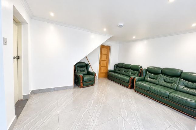 4A, Rostrevor Gardens, Hayes photo 3