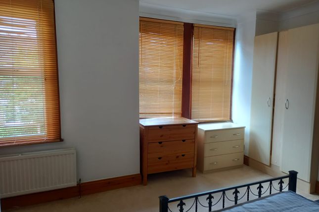6 Bronson Road,, Bronson Road, Wimbledon Chase photo 3