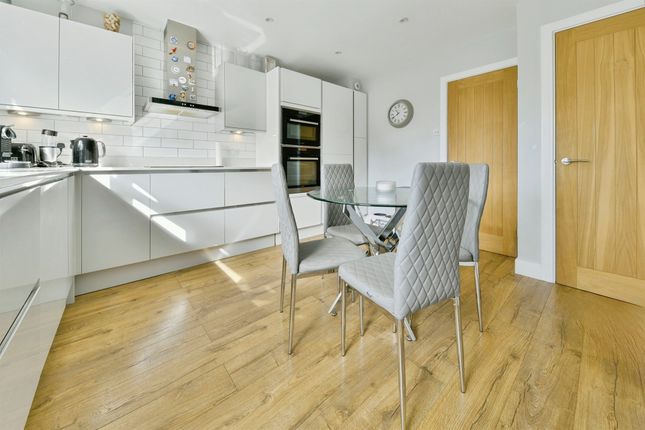 9, Beane Walk, Stevenage photo 2