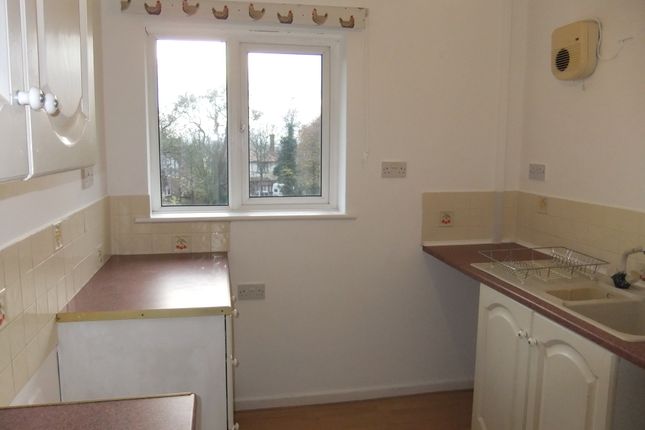 172, Normanston Drive, Lowestoft photo 2