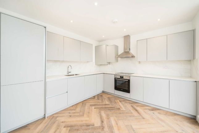 Flat 1, 73, Woodbourne Avenue, London photo 4