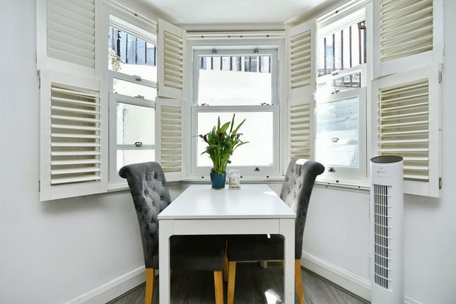 Basement Flat, 25, Devonshire Place, Brighton photo 4