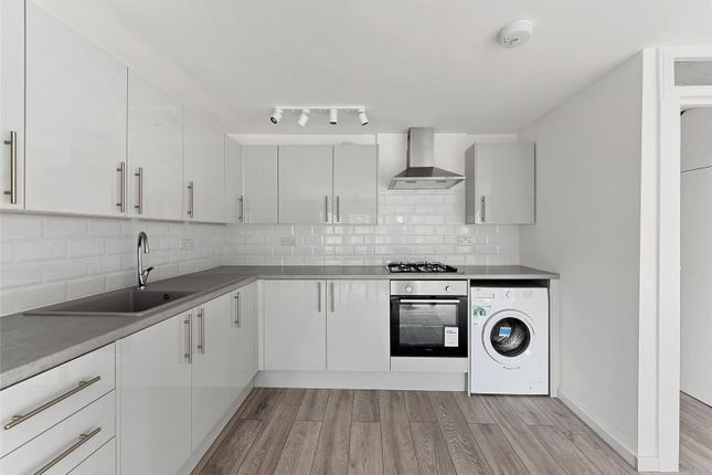 28, James Docherty House, London photo 3