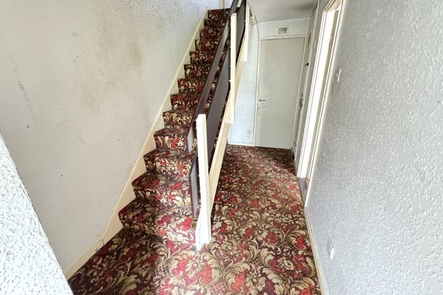 19 Hollybank Close, Walsall photo 2