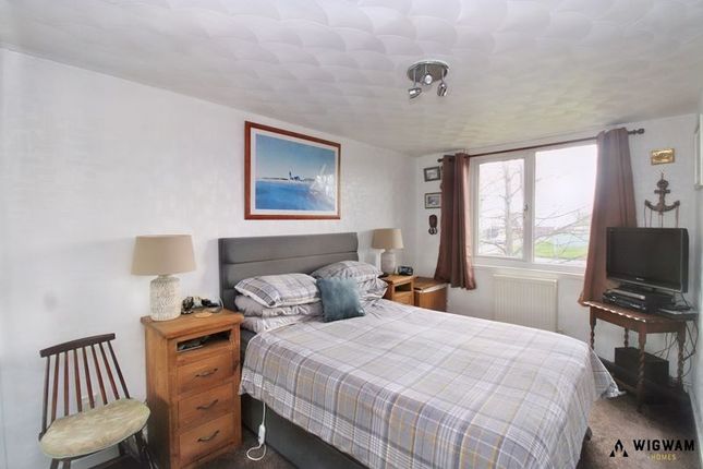 End terrace house for sale in Towan Close, Hull