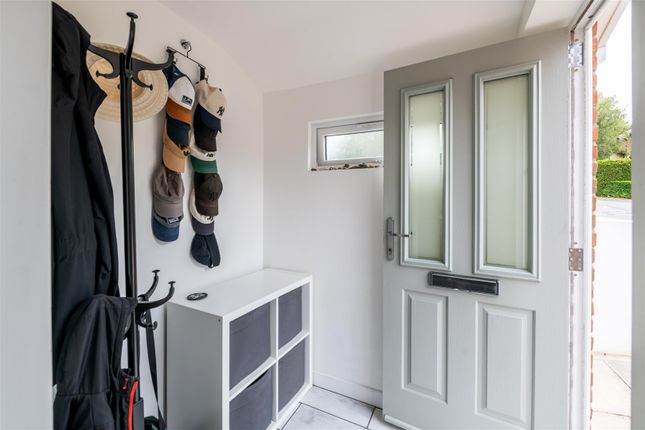 16, Batts Hill, Redhill photo 4