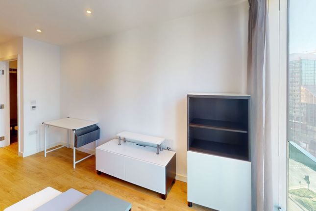 Flat 95, Pinnacle Apartments, Croydon photo 3