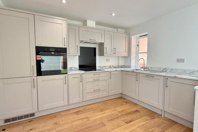 28 Shaftesbury Street, Fordingbridge photo 2