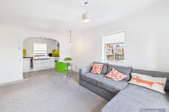 16, Lysander Gardens, Surbiton photo 3