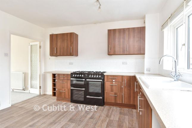 4-bed house on 108, Dinsdale Gardens, Rustington, £350,000