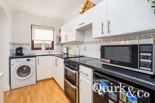 32, Paarl Road, Canvey Island photo 4